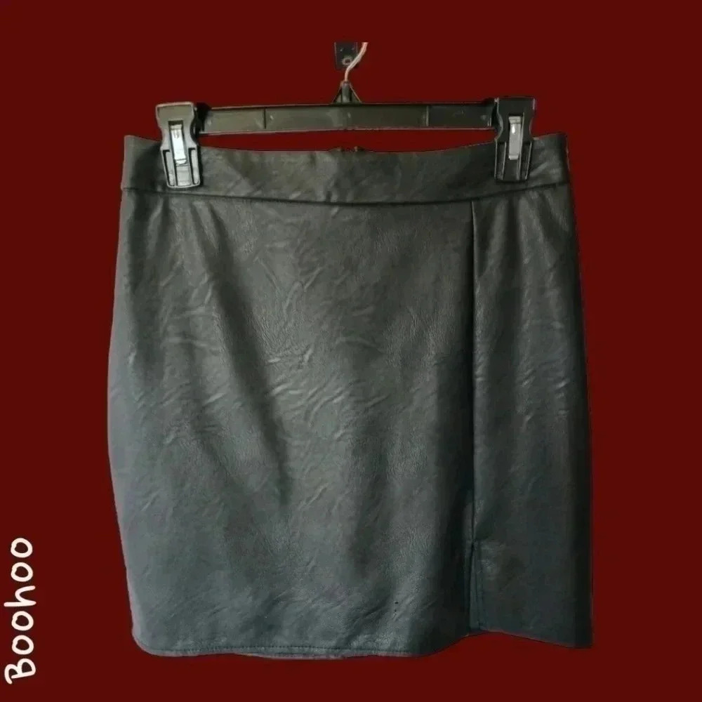 Boohoo high waisted faux leather mini skirt size 10 blk color